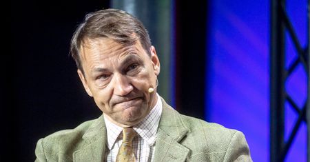 Seria oskarżeń w "Resecie". Sikorski odpowiada wymownym zdjęciem