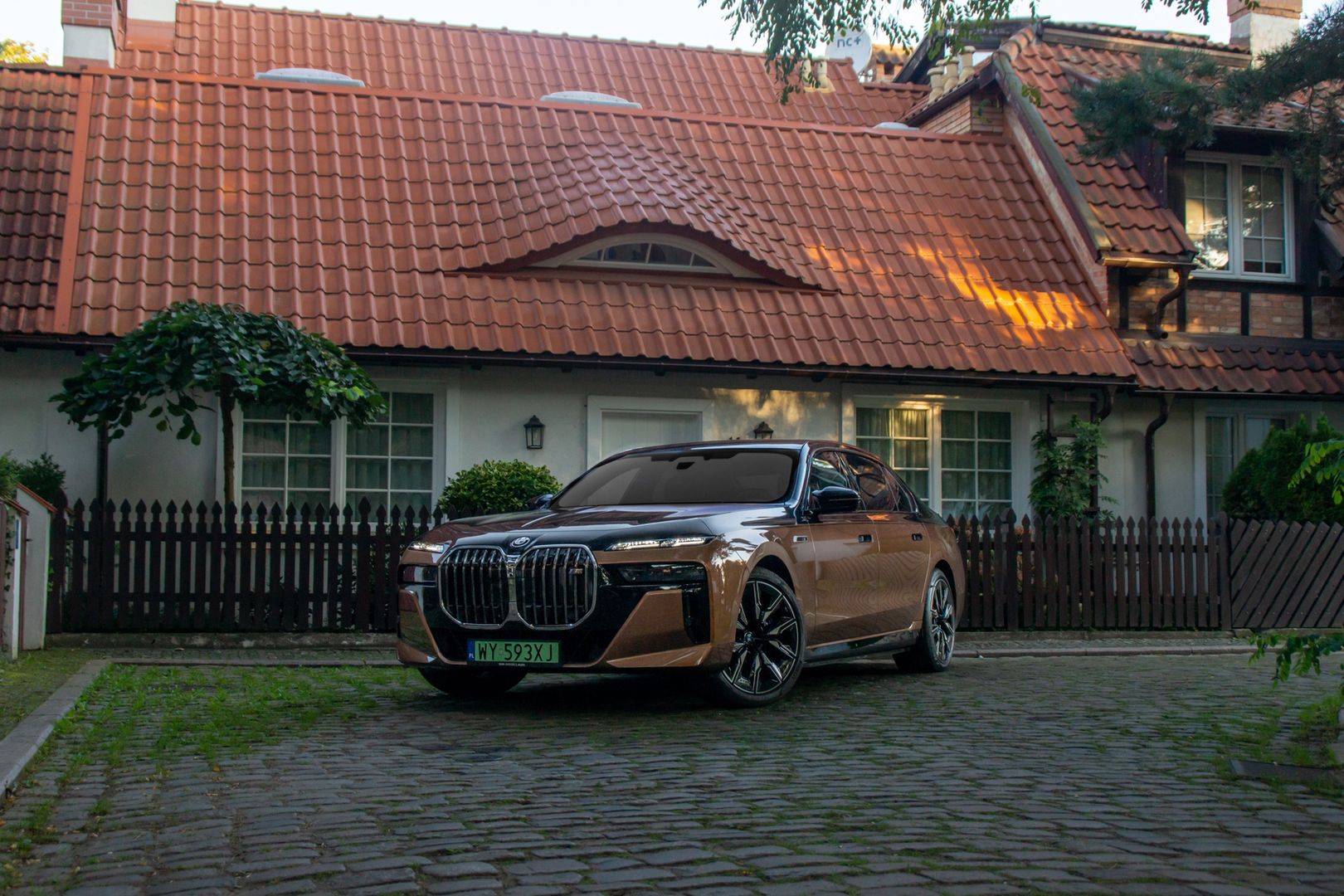 BMW i7 M70