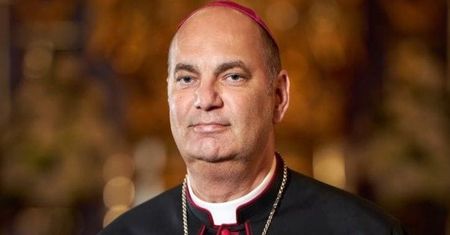 Rezygnacja biskupa. "Prowadził dość swawolny tryb życia".