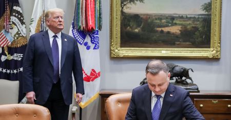 Andrzej Duda w USA. Internauci kpią ze zdjęcia prezydenta Polski z Trumpem