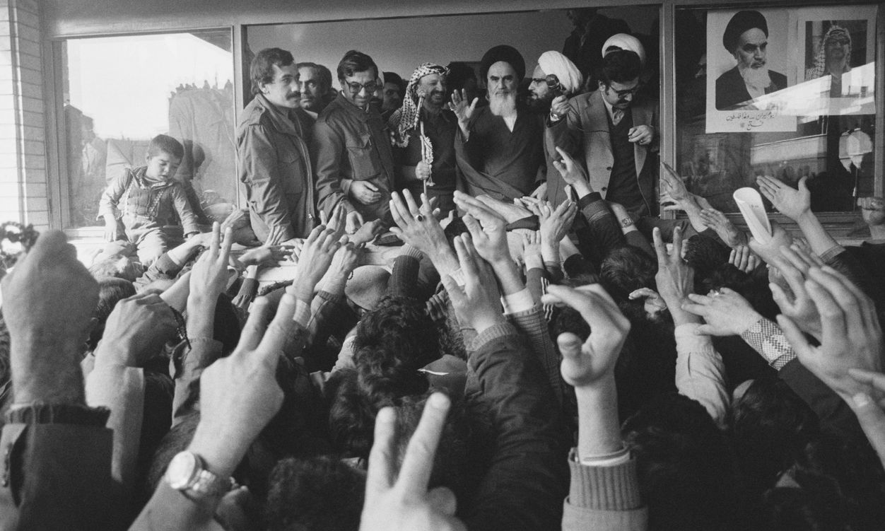 Jasir Arafat i ajatollah Chomeini w Teheranie podczas rewolucji islamskiej w Iranie