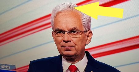 Wpadka podczas debaty prezydenckiej. Na głowie kandydata usiadła...mucha