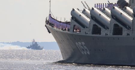 Rosyjskie statki zmierzają w kierunku kanału La Manche. Są pod dokładną obserwacją