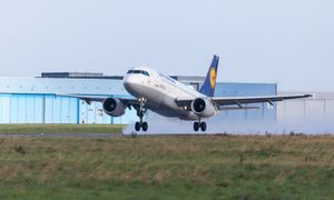 Przylecieli z Afganistanu. Niemcy przyjęli kolejnych migrantów