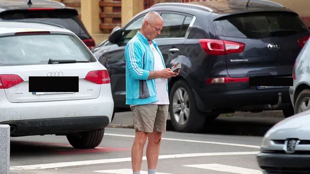 Telefon na przejściu dla pieszych? To niedopuszczalne