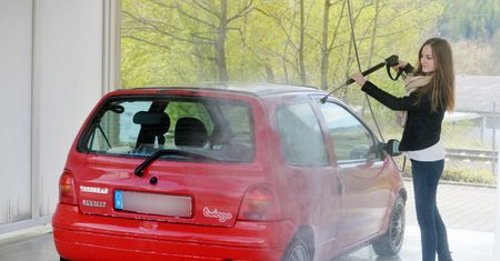 Władza twierdzi, że walczy z koronawirusem, lecz ofiarą absurdalnych przepisów padają obywatele [OPINIA]