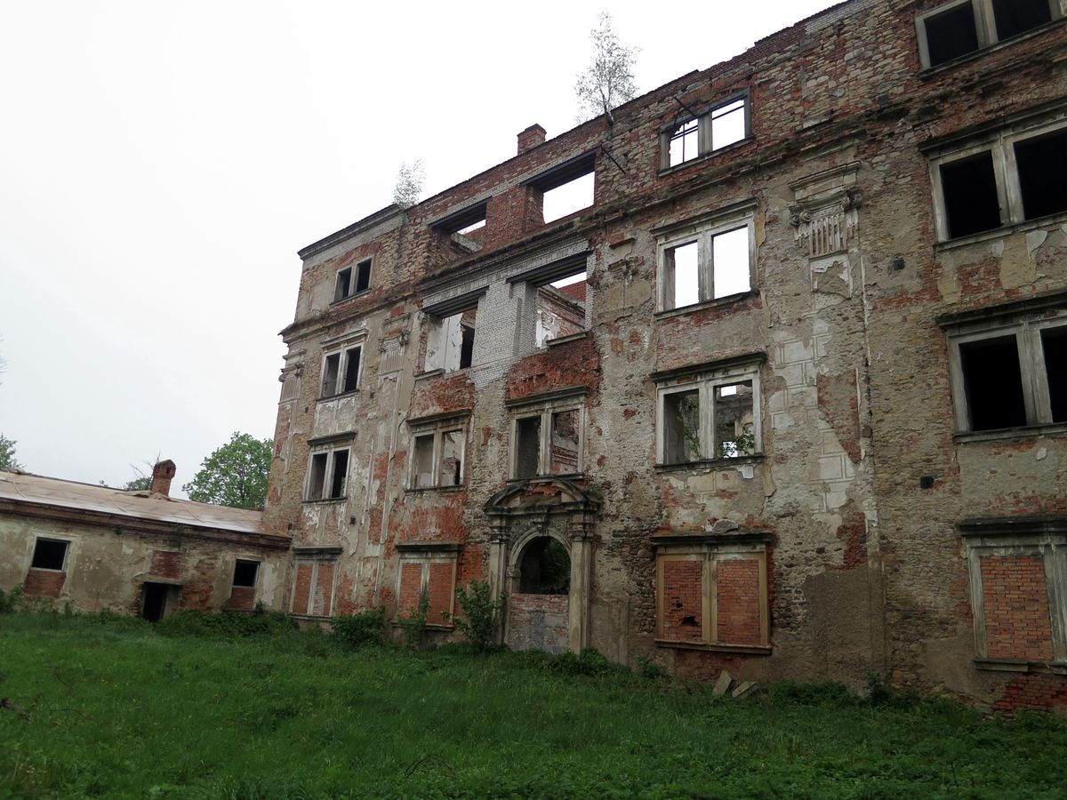 Ruiny pałacu w Wilkanowie z XVII w.