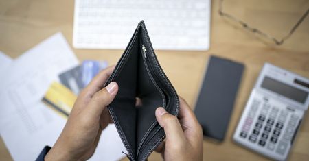 Krzyżówka o finansach. Wiesz, jak zarządzać domowym budżetem?