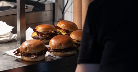 Spór o "burgery" dotarł do Parlamentu Europejskiego. Będzie zakaz?