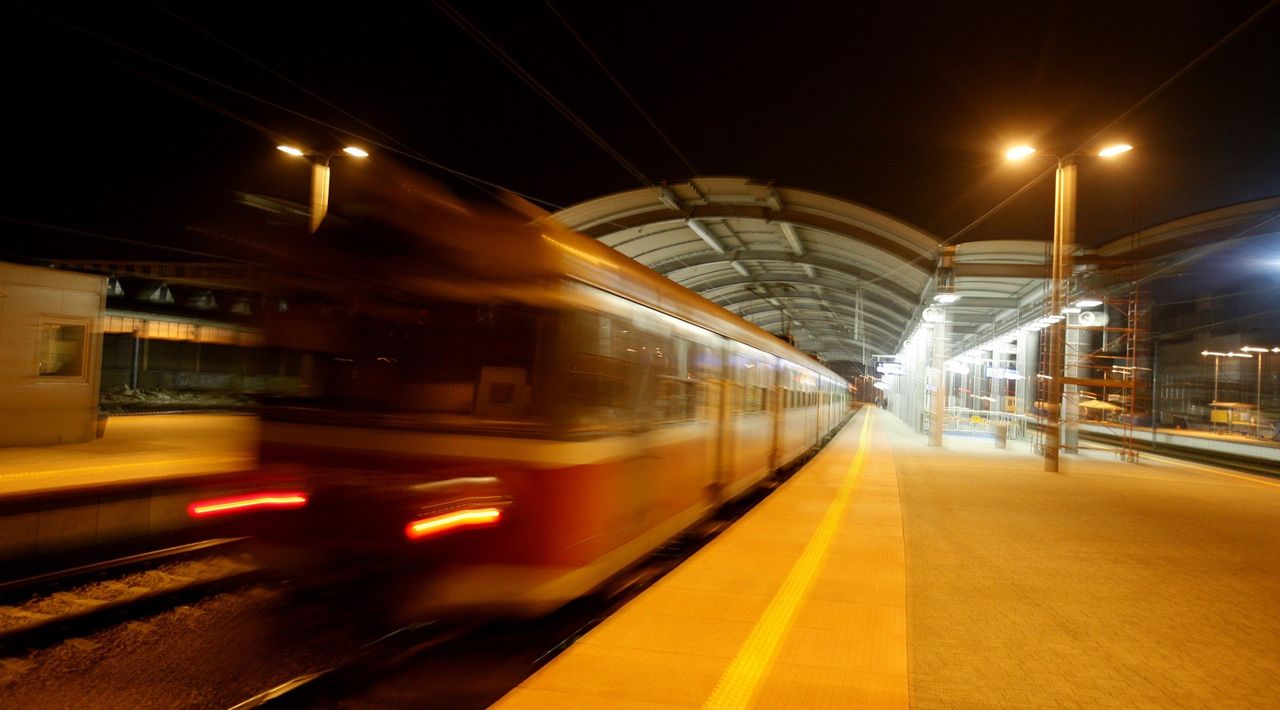 Dąbrowa Górnicza: Nocna awaria trakcji na kolei. Utrudnienia w ruchu pociągów