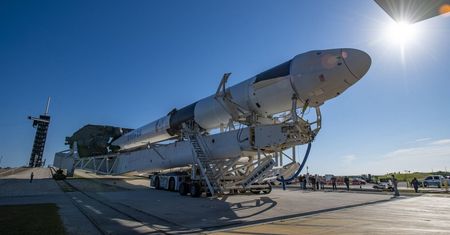 Prezenty dla astronautów na MSK wiezie SpaceX Dragon. I nie jest to choinka