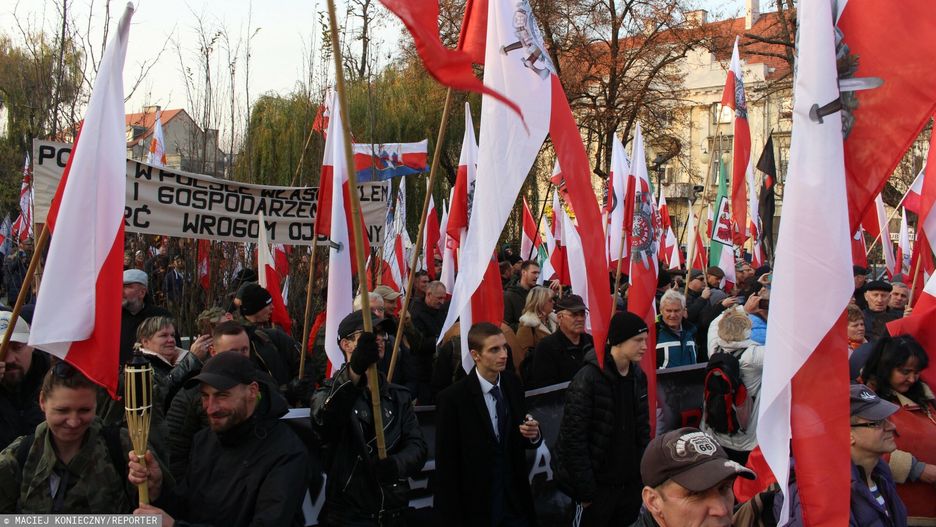 Skandaliczny marsz w Kaliszu. Jest prokuratorskie śledztwo. Na zdjęciu manifestacja z 11 listopada na placu Jana Pawła II w Kaliszu 