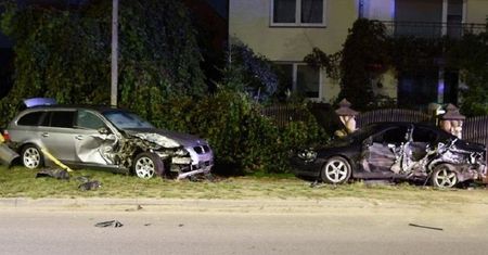 Dwóch pijanych 14-latków rozbiło BMW uciekając przed policją
