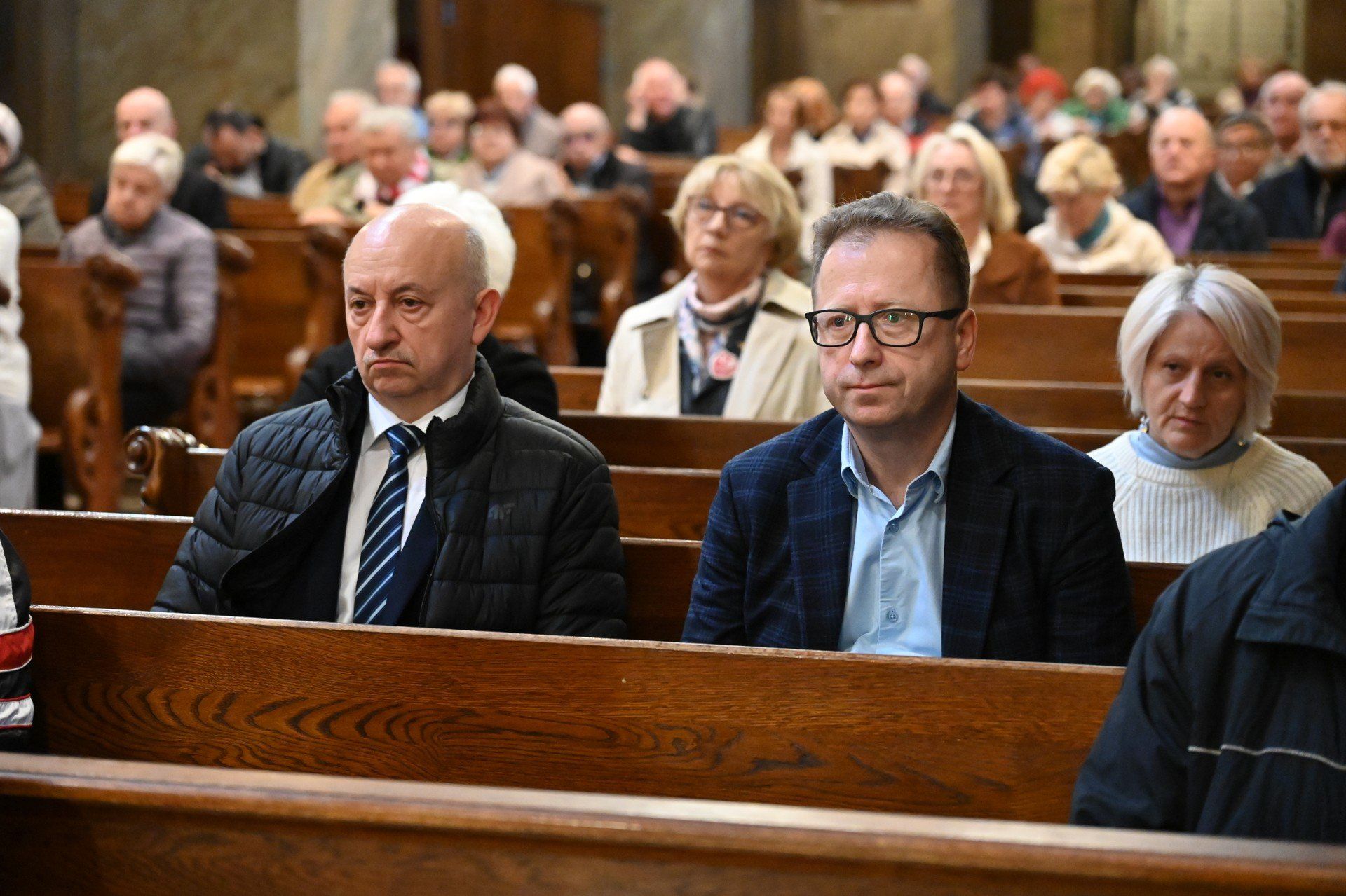 W mszy świętej uczestniczyli między innymi dyrektor I Liceum Ogólnokształcącego imienia Stefana Żeromskiego w Kielcach Waldemar Pukalski oraz zastępca Dariusz Wojciechowski.
