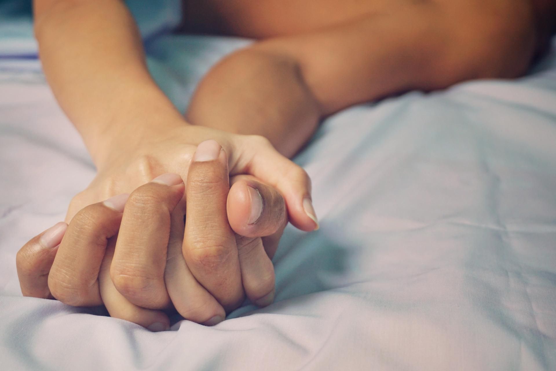 Jak się masturbować? Takie pytanie zadają sobie i kobiety, i mężczyźni – w każdym wieku.