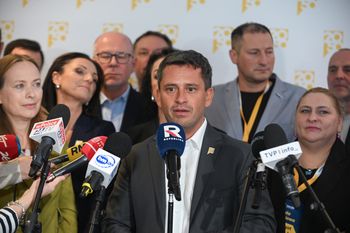 "Stajemy się tematem memów". Śliz tłumaczy uchwałę