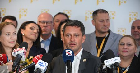 "Stajemy się tematem memów". Śliz tłumaczy uchwałę