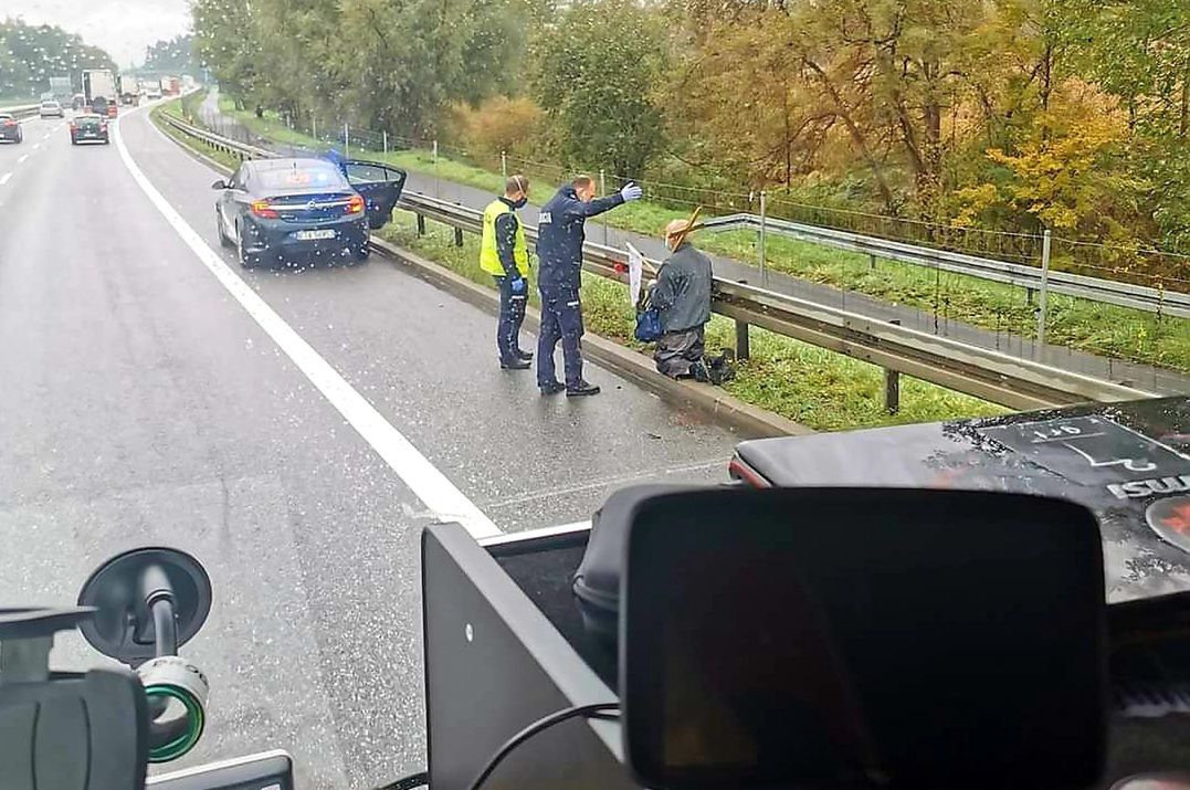 Mężczyzna zmierzał na kolanach w kierunku Jasnej Góry