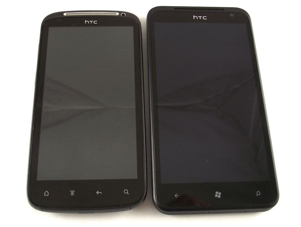 HTC Titan a Sensation i 7 Trophy, Nokia N9 i E7 oraz Samsung Wave - porównanie wielkości i wyglądu 10