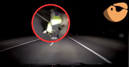 Aż włos się jeży. Było już ciemno. Taki widok na autostradzie