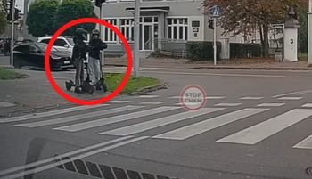 Nastolatkowie na hulajnogach. Nadjechał Ford. Dramatyczne sceny
