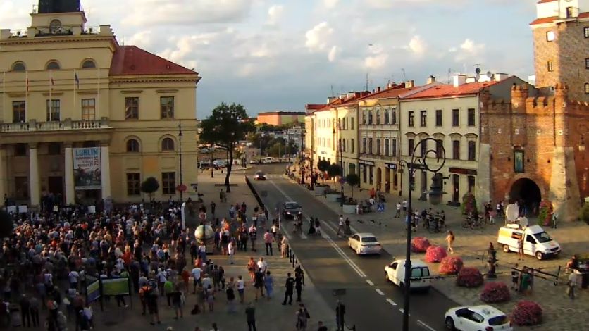 protest przeciwko lex tvn przed ratuszem w lublinie
