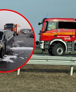 Utrudnienia na drodze ekspresowej S17. Samochód stanął w ogniu