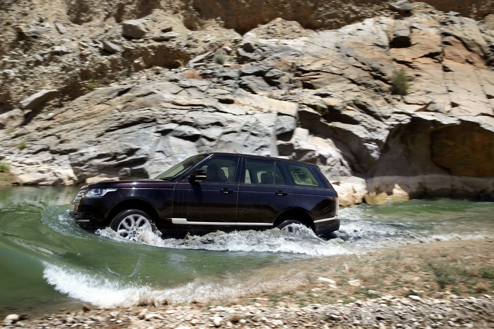 Nowy Ranger Rover (2013) w obszernej galerii 37