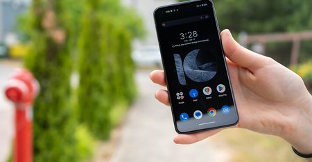 Jaki mały smartfon wybrać? TOP 5 lekkich i poręcznych telefonów