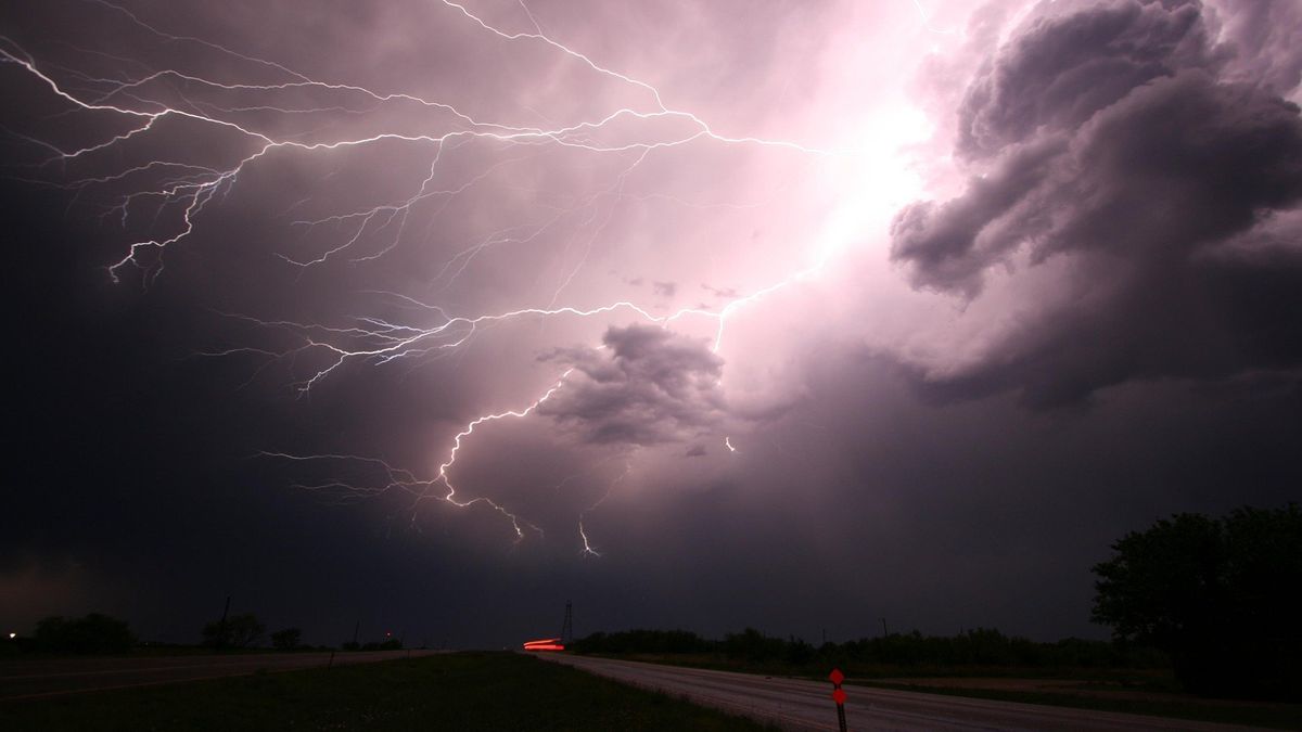 Thunderbolt i DMA (fot. Pixabay)