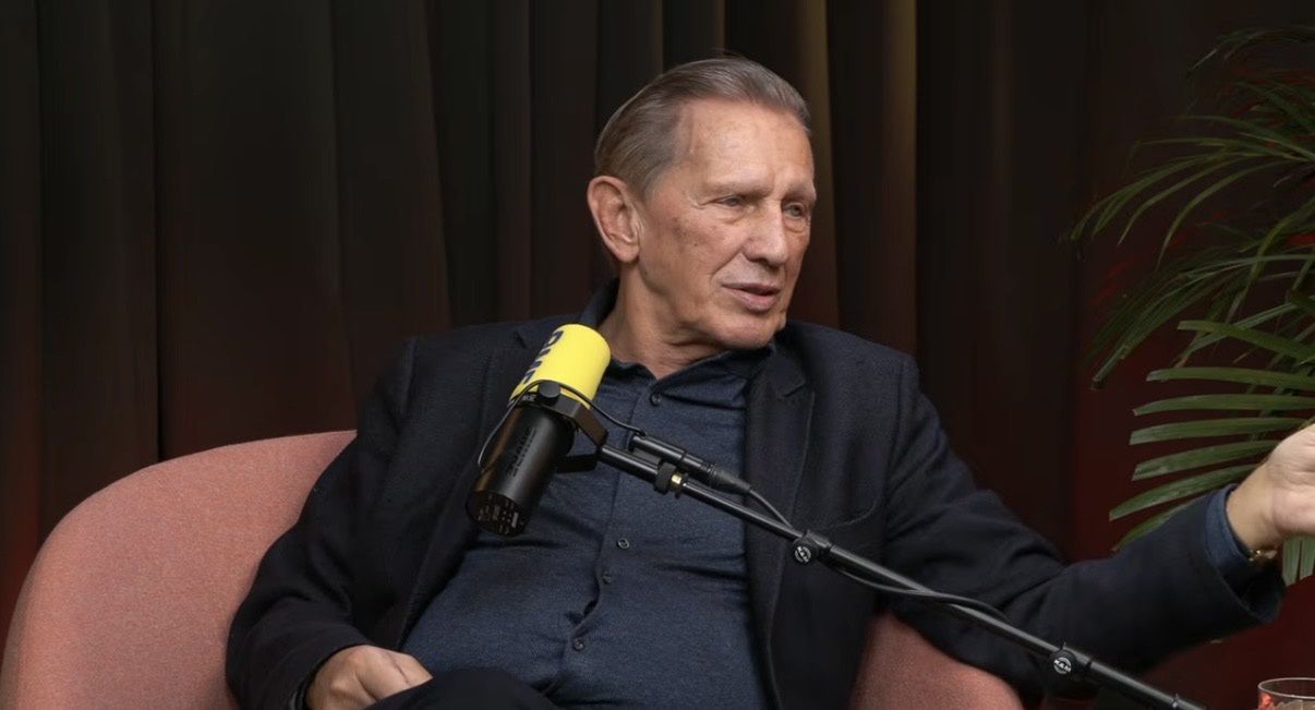 Jan Englert podczas rozmowy 