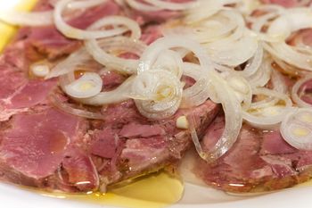 Zapomnij o salcesonie. Ta wędlina jest jeszcze smaczniejsza