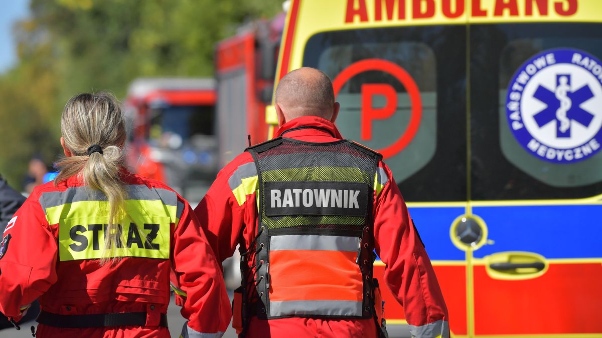 Tragedia pod Warszawą. Rowerzysta przewrócił się na ścieżkę i zmarł