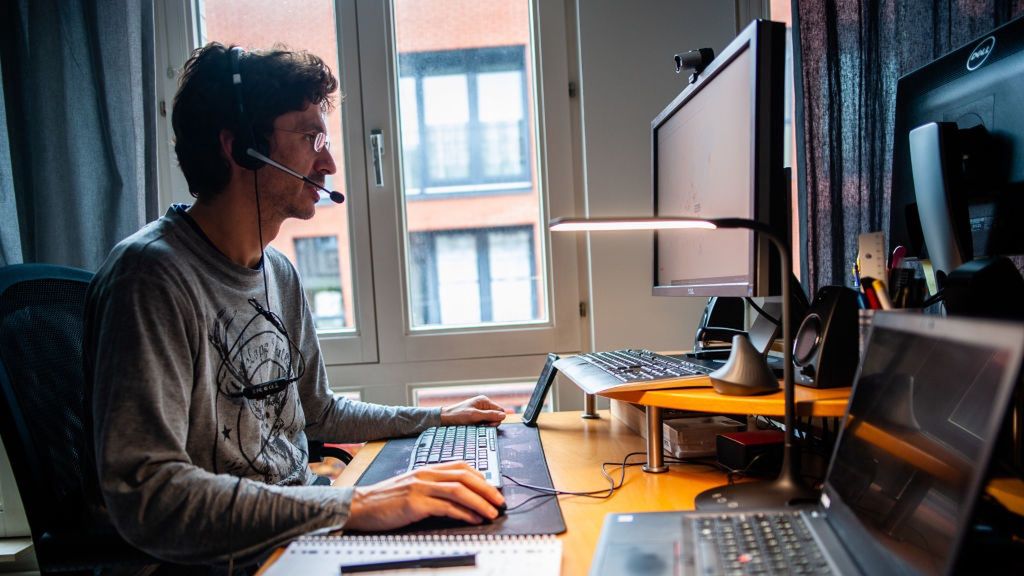 Praca z domu wydłuża czas pracy.