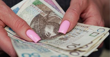 Najgorsza skrytka na pieniądze. Złodziej od razu je znajdzie