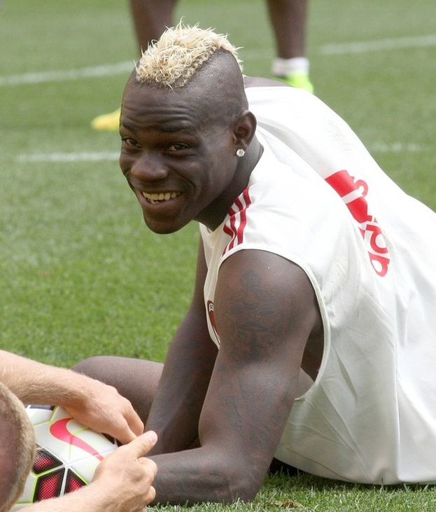 Balotelli: "Bądź jak Mario: skacz jak czarnuch i zbieraj kasę jak Żyd!"