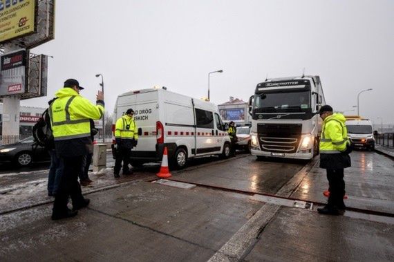 Kontrole ciężarówek przynoszą skutek. Kilkaset tysięcy złotych kar