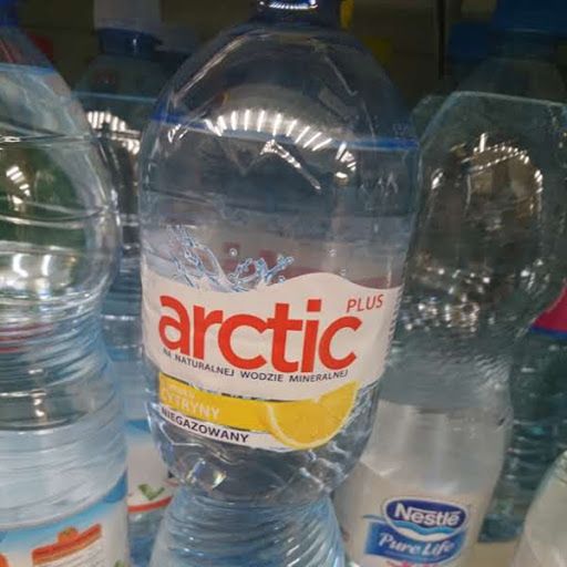 Arctic plus na naturalnej wodzie mineralnej. Napój niegazowany o smaku cytryny.