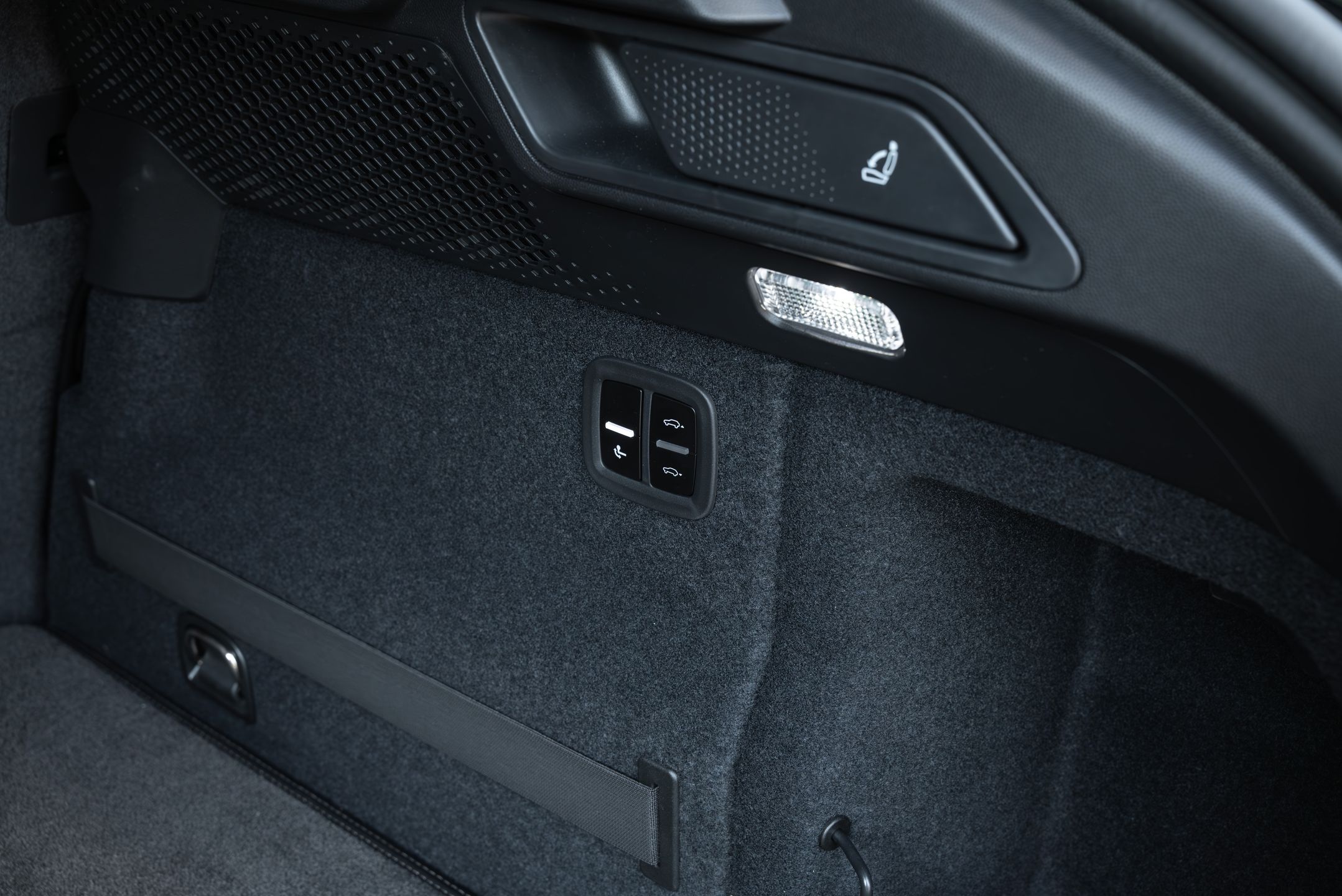 Porsche Macan Turbo EV