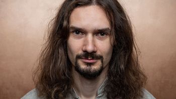 Znany pisarz walczy z nowotworem. Pokazał zdjęcie ze szpitala