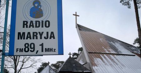 Kraska: Za brak maseczki na urodzinach Radia Maryja nie ukarano nikogo