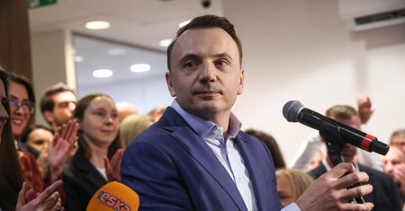 Łukasz Gibała wygrał I turę. Czwarty raz walczy o Kraków