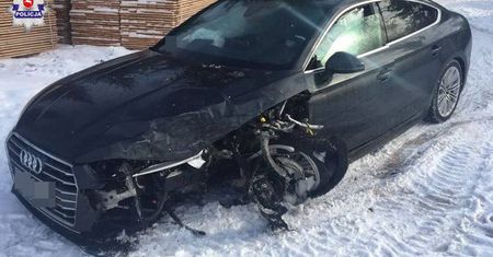 Pijany 21-latek za kierownicą audi. Stracił panowanie nad autem, zderzył się z oplem