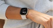 Fitbit Sense - smartwatch, który próbuje dogodzić każdemu [Recenzja]