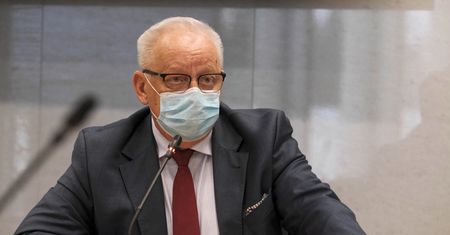 Szpitale zawieszają operacje. Poseł PiS: Można je przenieść na lepszy czas