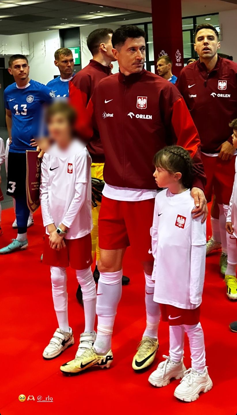 Anna Lewandowska w towarzystwie bliskich kibicuje mężowi