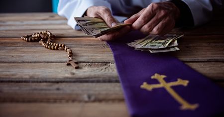 Ksiądz bezpodstawnie domagał się pieniędzy. "Takiej pychy jeszcze nie widziałem"