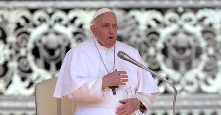 Pilna operacja Franciszka. Papież trafił do szpitala