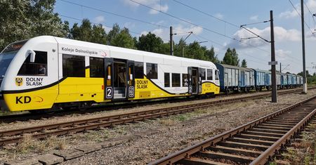 Wrocław. Ulga dla cyklistów. Koleje Dolnośląskie pierwszym przewoźnikiem w kraju z wagonami rowerowymi
