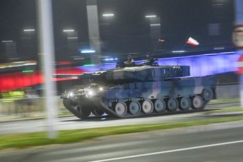 Czołgi przejechały nocą przez Warszawę. Wojsko gotowe do defilady